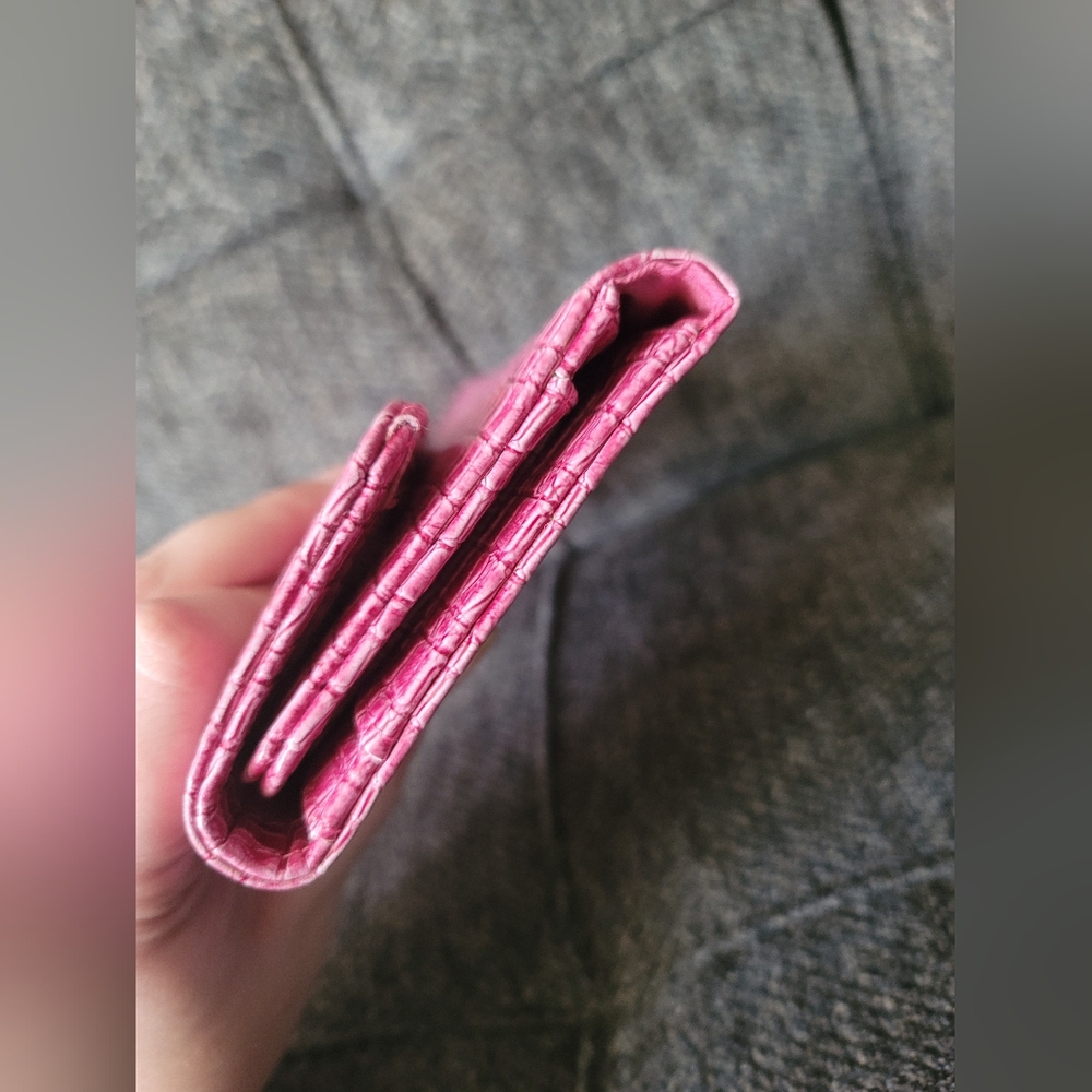 Kenneth Cole Reaction Hot Pink Croc Embossed Wallet - Picture 5 of 6